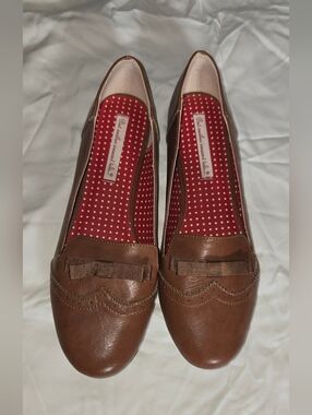Women's Tan Bow-Accent Loafers